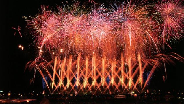 "Disfruta del Gran Concurso Nacional de Fuegos Artificiales de Omagari desde los asientos para espectadores" [Salida desde Sendai] <Viaje nocturno de ida y vuelta en el día>
