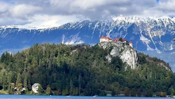 Ljubljana Pergi-Balik: Lake Bled + Istana Ljubljana/Sewaan Peribadi Bahasa Cina Tidak Termasuk Tiket