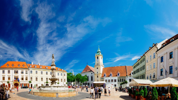 Perjalanan Satu Hari dengan Bus & Kapal Pesiar ke Bratislava (Berangkat dari Vienna)