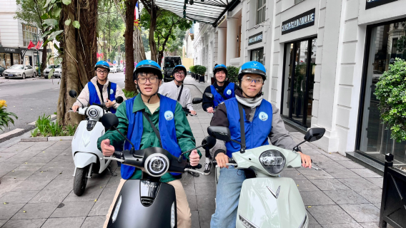 Scopri la Vita Notturna di Hanoi con Cibo di Strada e Divertimento in E-Scooter (4 ore)