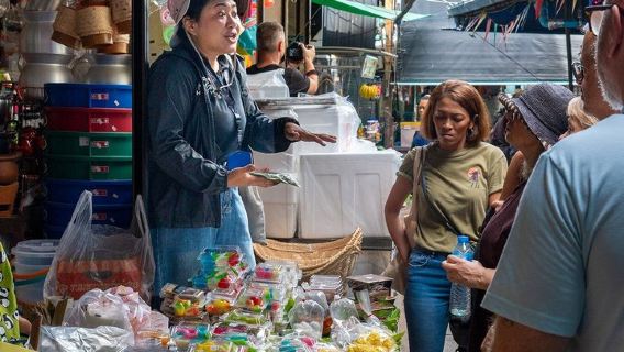 Thai Street Food & Morning Market Walking Tour in Hua Hin