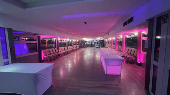 Budapest: GLOW Sightseeing Cruise with Welcome Drink