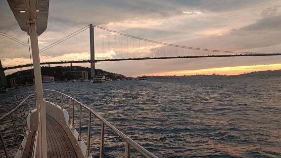 Istanbul Bosporus | Sonnenuntergangs-Yachtfahrt