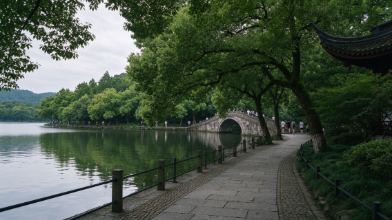Hangzhou West Lake · Three lover's bridges walking tour 2.5 hrs