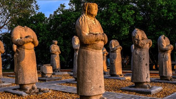 ทัวร์วันเดียว/ทัวร์หลายวัน ไปยังสุสานเจ้าหญิงหย่งไถ สุสานเฉียนหลิง สุสานเจ้าชายอีเต๋อ และหมู่บ้านหยวนเจีย (บริการภาษาอังกฤษและภาษาจีน)