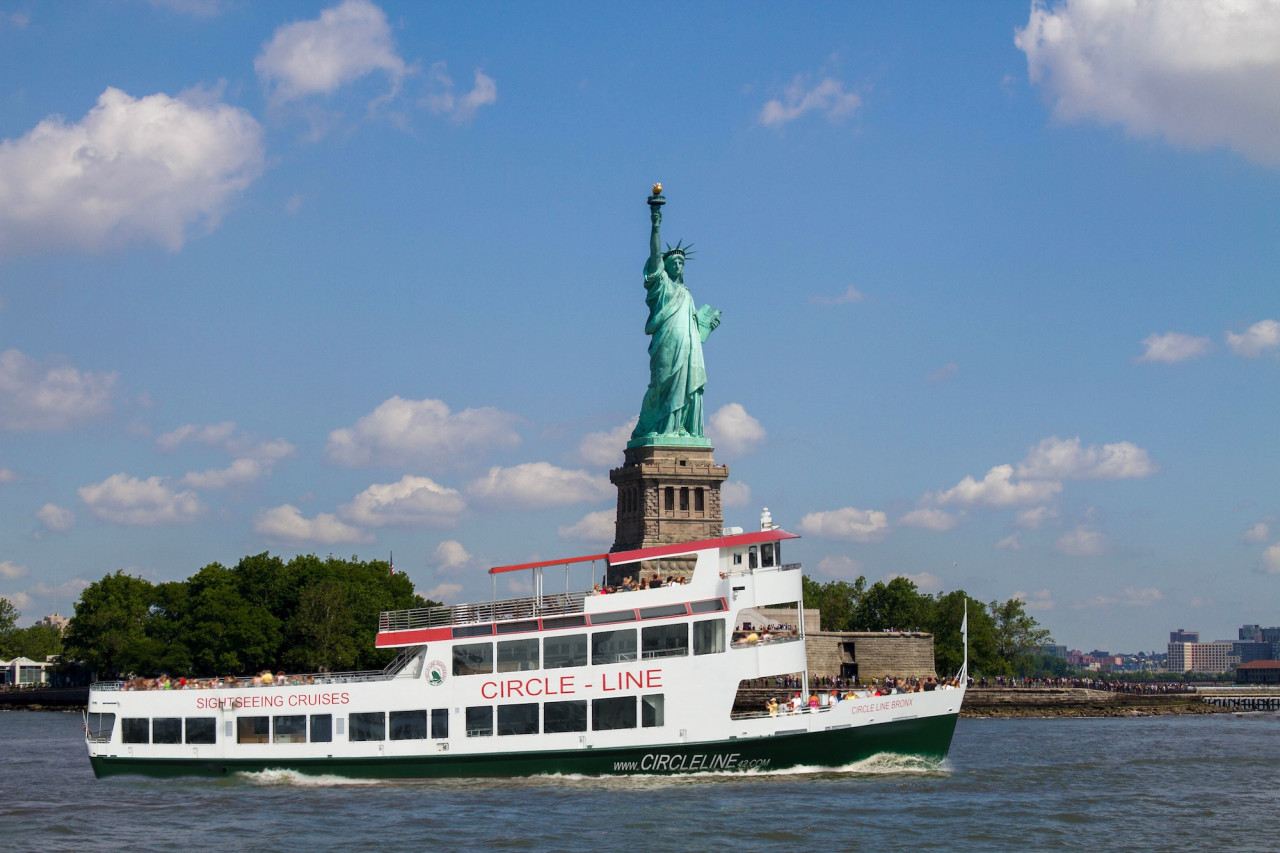 New York City Landmarks - Statue of Liberty Circle Line Sightseeing Cruise - 1.5 Hour Sightseeing Cruise by Circle Line