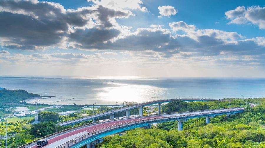 知念岬公園+沖繩世界文化王國+糸満漁市場+瀨長島+沖繩奧特萊斯購物中心Ashibinaa一日遊
