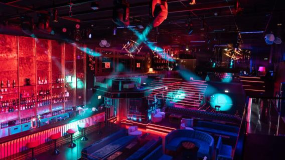 Porto: spettacoli di cabaret e pole dance, offerta di un bicchiere di champagne