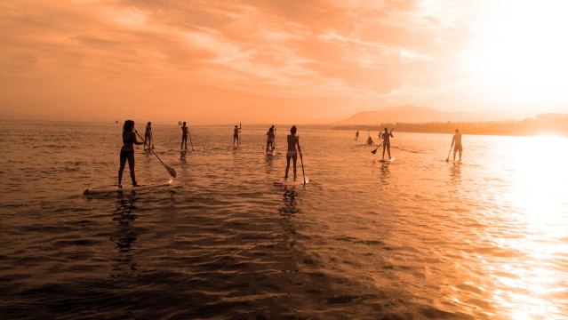 Marbella: Stand-Up-Paddle-Board bei Sonnenuntergang