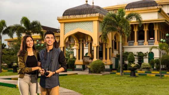 Medan: Highlights City Sightseeing Guided Group Tour