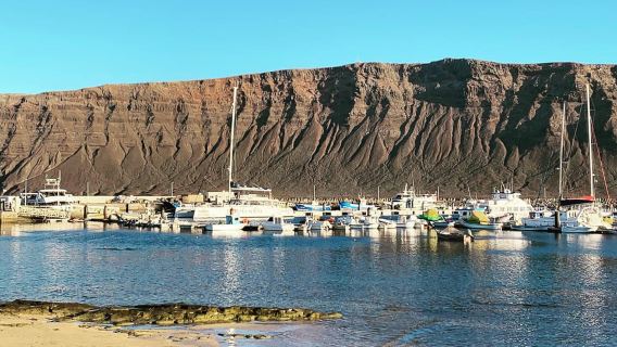 Lanzarote: Ferry to La Graciosa with Wi-Fi (free parking)