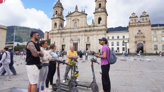 Bogotà: tour culturale in monopattino elettrico (La Candelaria)