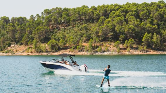 Water ski