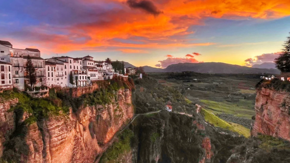 西班牙龍達新橋+鬥牛場+埃爾塔霍峽谷【中文司機/可訂多日】