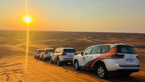 Safari nel deserto di Dubai: cena barbecue, dune bashing e intrattenimento dal vivo