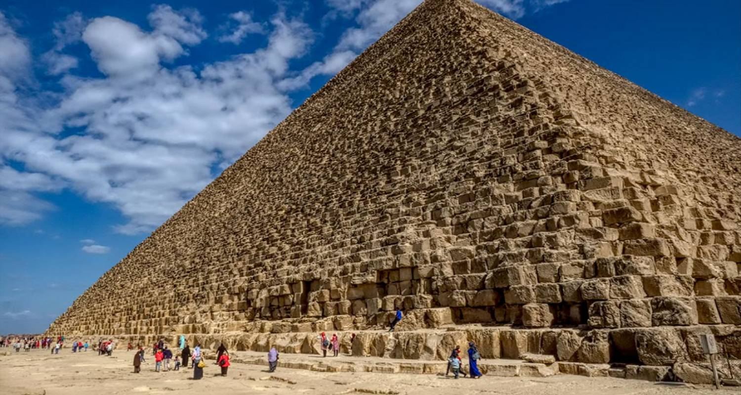 Cairo 8 Hour Private Tour of Pyramids, Egyptian Museum and Bazaar