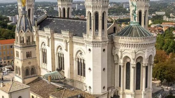 法國里昂富維耶聖母院+古羅馬劇院+里昂老城+白萊果廣場一日遊