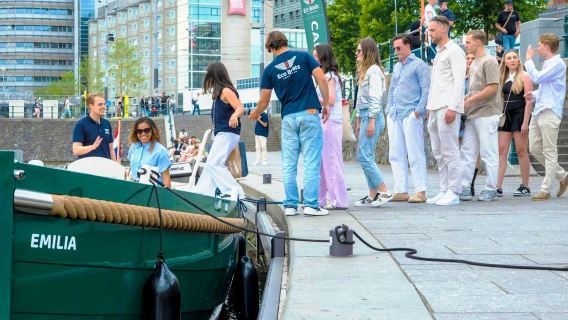 Amsterdam: Canal Cruise + Optional Drink