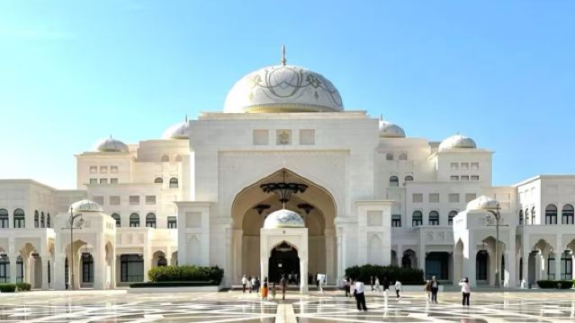 Lawatan sehari ke Pulau Yas Abu Dhabi, Istana Presiden, Muzium Louvre dan Masjid Sheikh Zayed