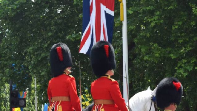 London to Windsor All Popular Attractions Quick Check-In Private Charter Day Tour