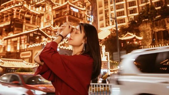 Chongqing Hongya Cave Trip Moments[Photographer Follow-Shot + One-on-One Photography + Lens as Brush + Light and Shadow as Ink + Capturing Highlight Moments]