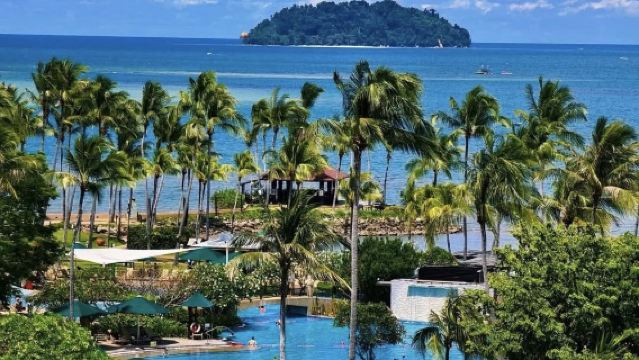 Lawatan sehari sewaan peribadi ke Muzium Alat Kebesaran Diraja dan Istana Nurul Iman di Brunei, Asia Tenggara