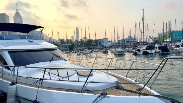 [Yachtcharter in Hongkong] 70-Fuß Luxus-Partyyacht zum Chartern (5-20 Personen) – Gruppenausflug mit verschiedenen Routen [Karaoke + Weißwein + Champagner] Geburtstag/Heiratsantrag/