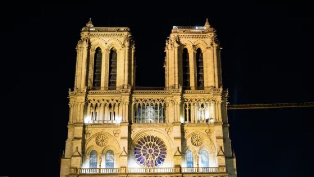 巴黎聖母院+埃菲爾鐵塔+西岱島+蒙馬特高地+香榭麗舍大街一日遊