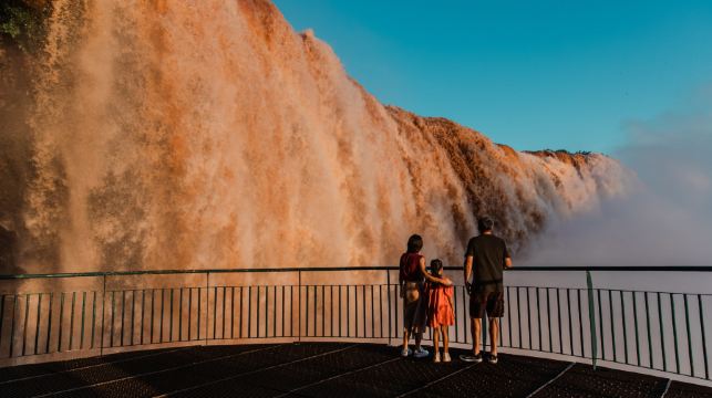 伊瓜蘇瀑布一日遊：一日暢遊巴西與阿根廷
