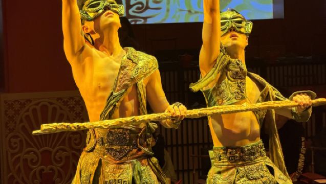 Jinxiu · Chengdu | Banchetto Imperiale del Patrimonio Immateriale del Broccato Shu, un'immersione di 3000 anni [Assapora i sapori dei Cinque Elementi + Ammira le sette famose scene culturali + Sperimenta il trucco e lo stile de "Il sogno della camera rossa"]