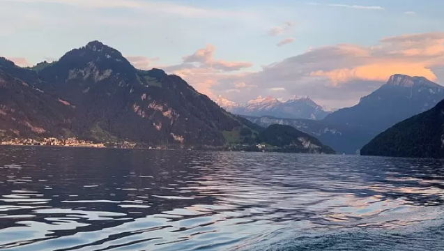 Swiss tour to Mount Pilatus and Lake Lucerne with English-speaking guide and round-trip from Zurich or Lucerne