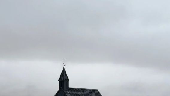 Iceland Reykjavik | Gunung Kirkjufell + Gereja Hitam + Pantai Hitam - Lawatan Sehari (Tiket Tidak Termasuk) Tanpa Risiko