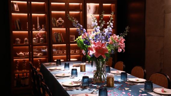 Xunquim Tigre e Rosa Restaurante Ocidental de Flores (Vista para o Rio Changjia + Ótima Opção para Encontro Romântico)