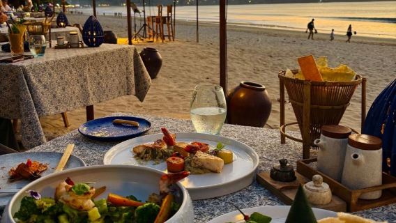Bali Jimbaran Beach zeevruchtenavondmaal (vlammende zonsondergang + kaarslicht aan zee + meerdere menu's om uit te kiezen)