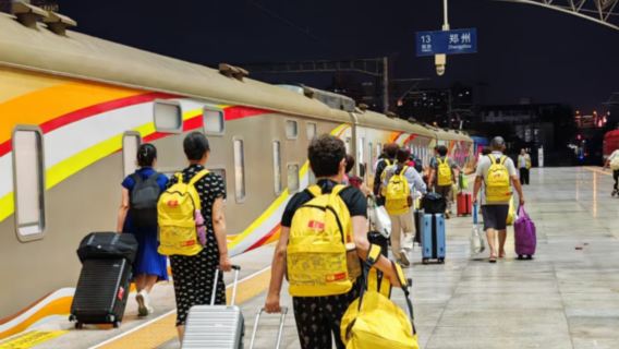 Kereta api mewah New Orient Express Snow dengan perkhidmatan butler penerangan berpandu Xinjiang Luntai Kashgar Altay Baiyin