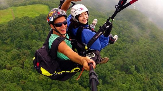 Excursión de un día al Monte Kinabalu en Kota Kinabalu, Sabah: Vuelo en parapente, granja de ganado, quad ATV y base de la flor Rafflesia