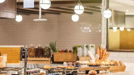 Bono de almuerzo o cena bufé en el JR East Hotel Royal Park Taipéi Brilliance (festivos: +400 NT$)