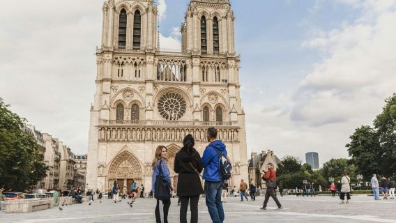Île de la Cité, Sainte-Chapelle & Conciergerie: Guided Tour + Seine River Cruise