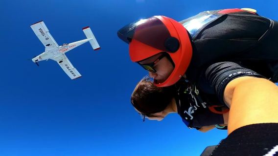 廣東惠州雙人高空跳傘【4000公尺自由落體+專業高清影片拍攝+影片剪輯】