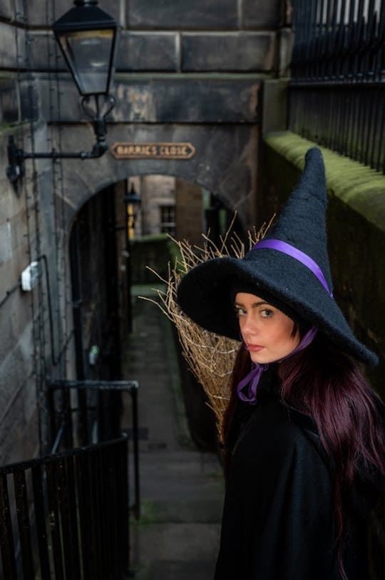 Edinburgh witches old town walking tour and underground vault