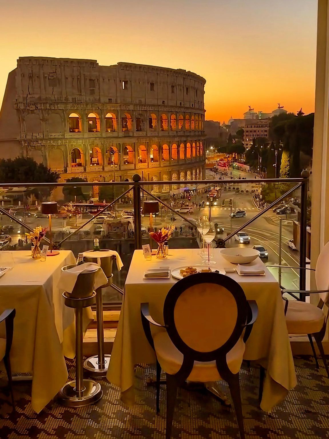 Restaurant reservation service for the popular Italian restaurant Aroma near the Colosseum in Rome