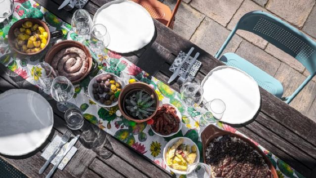 Catania: Etna Urban Winery Sicilian Lunch with Wine Tasting