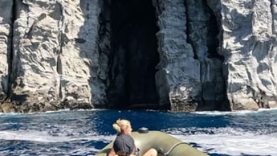 São Miguel : excursion en bateau – Merveilles volcaniques, grottes et histoire