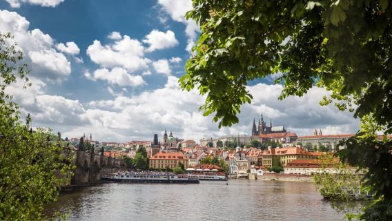 Praag: 3 uur durende wandeling over het kasteelterrein en riviercruise