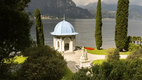 From Lecco: Lakeside Villas Entry Tickets with Ferries
