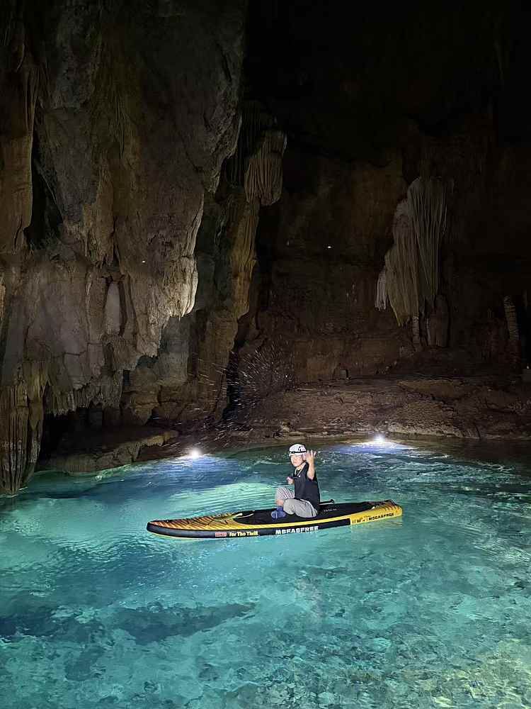 Expérience de spéléologie dans la grotte de Wolong à Xingyi, Guizhou + paddle offert + descente en rappel + via ferrata + pause gourmande [Équipement professionnel complet + guide expérimenté]