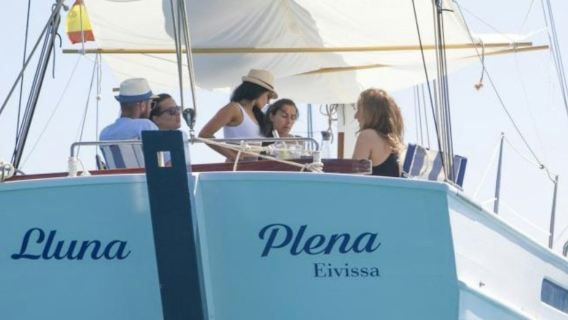 Ibiza: Bot Layar Persendirian dengan Bar Terbuka Premium, Makanan & Muzik