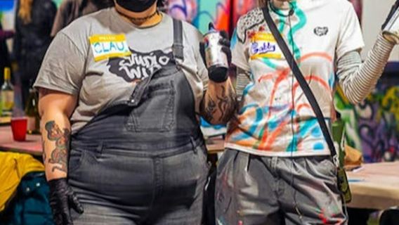 Studio W.I.P. - Uptown Chicago: Spray Paint & Sip Urban Art Workshop