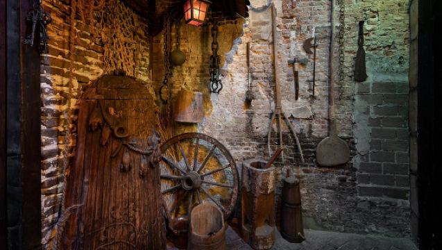 Stedelijk Museum + Dam Square + Moco Museum Amsterdam + Torture Museum