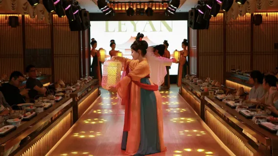 Yangzhou palace feast • Nanhe music feast • Immersive experience of Huaiyang palace banquet/imperial dining show (palace music and dance performance + imperial cuisine + Huaiyang cultural experience) • Near He Garden